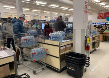 کشف آلودگی نفتی در آب آشامیدنی دولت نانووت را دچار بحران کرد