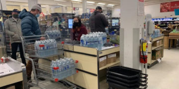 کشف آلودگی نفتی در آب آشامیدنی دولت نانووت را دچار بحران کرد