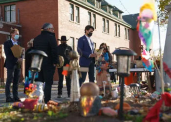 ترودو در کمپلوس با بومیان دیدار و از آنها عذرخواهی کرد