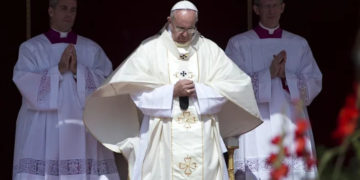 پاپ به کانادا سفر می‌کند