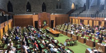 پارلمان فدرال کانادا واکسیناسیون اعضا را اجباری کرد