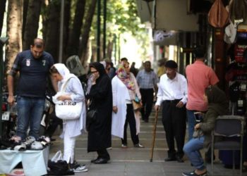 هاآرتص: هدف اسراییل سخت‌تر کردن زندگی روزمره طبقه متوسط ایران برای فشار بر حکومت است