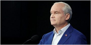 عضویت هماهنگ‌کننده تحقیق درباره رهبر محافظه‌کاران تعلیق شد!