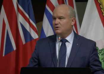 رهبر محافظه‌کاران: واکسیناسیون اجباری نمایندگان را به چالش می‌کشیم