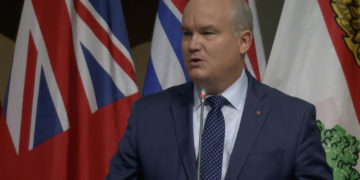 رهبر محافظه‌کاران: واکسیناسیون اجباری نمایندگان را به چالش می‌کشیم