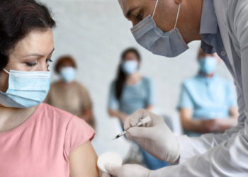 شرکت مدرنا: تزریق واکسن یادآوری تا پیش از ژانویه ضرورت دارد