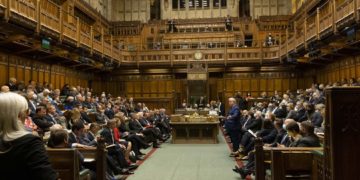 محافظه‌کاران: برگزاری نشست‌های پارلمان به‌صورت مجازی باعث فرار دولت از پاسخگویی می‌شود