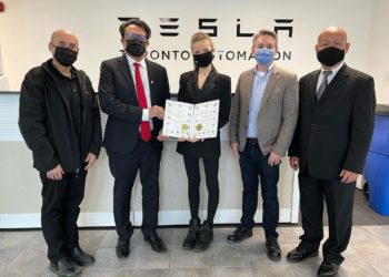 مجید جوهری نماینده ایرانی‌تبار پارلمان کانادا از کارخانه تسلا دیدار کرد