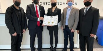 مجید جوهری نماینده ایرانی‌تبار پارلمان کانادا از کارخانه تسلا دیدار کرد