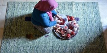 “خانه‌داری” ثروت ملی می‌آفریند، اما “شغل” نیست!