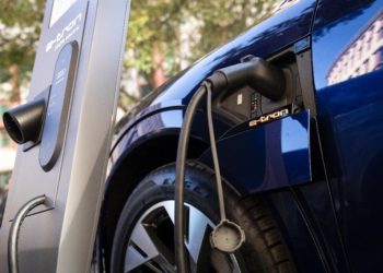 تخفیف مالیاتی به خودروهای برقی تولید آمریکا به اقتصاد کانادا آسیب می‌زند