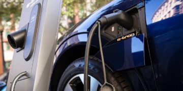 تخفیف مالیاتی به خودروهای برقی تولید آمریکا به اقتصاد کانادا آسیب می‌زند