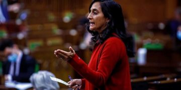 وزیر دفاع و فرمانده کل نیروهای مسلح کانادا از قربانیان بدرفتاری جنسی عذرخواهی می‌کنند