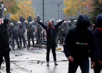 اتریشی‌ها مخالفت‌شان با شهربندان سراسری را فریاد زدند