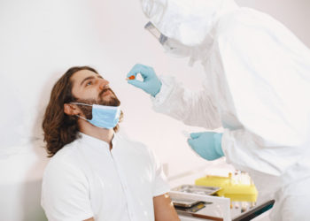 احتمال لغو اجباری‌بودن آزمایش کرونا برای مسافران ورود به کانادا