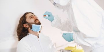 احتمال لغو اجباری‌بودن آزمایش کرونا برای مسافران ورود به کانادا