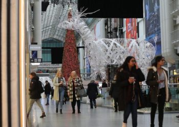 نیمی از کانادایی‌ها در تعطیلات فاصله‌گذاری اجتماعی را رعایت نخواهند کرد