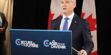 رهبر حزب محافظه‌کار کانادا منتقد خود را اخراج کرد