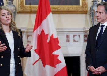 وزیران خارجه کانادا و آمریکا درباره مالیات خودروهای برقی و خط لوله نفتی گفت‌وگو کردند