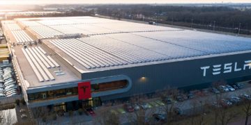 تسلا کارخانه‌ای برای تولید تجهیزات باتری این شرکت در کانادا تاسیس می کند