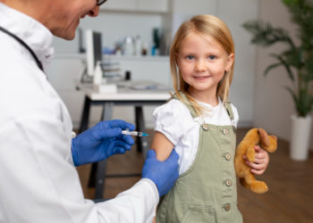 دولت برنامه‌ای برای اجباری کردن واکسیناسیون کودکان ندارد