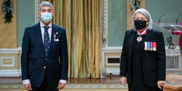 “ابراهیم نوروزی” عالی‌ترین مدال ویژه داوطلبان را از فرماندار کل کانادا دریافت کرد