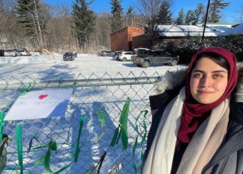 اعتراض به اخراج معلم کبکی از کلاس درس به دلیل داشتن حجاب ادامه دارد