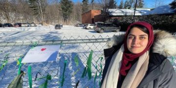 اعتراض به اخراج معلم کبکی از کلاس درس به دلیل داشتن حجاب ادامه دارد