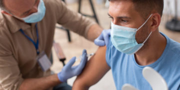 آنتاریو برای مشارکت داوطلبان در برنامه واکسیناسیون همگانی فراخوان داد