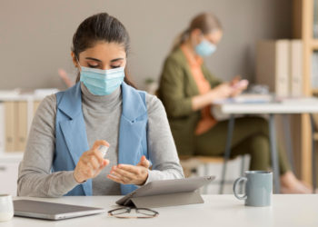 آنتاریو نیازمند راهبردی جدید برای مقابله با اُمیکرون است