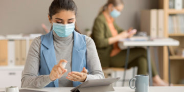 آنتاریو نیازمند راهبردی جدید برای مقابله با اُمیکرون است