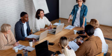 دولت آنتاریو برای ایجاد تعادل در کار و زندگی شخصی کارمندان قانون‌گذاری می‌کند