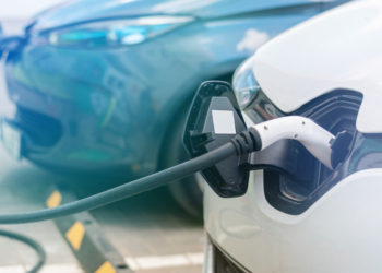 مخالفت یکی از سناتورهای مهم دموکرات با لایحه تخفیف خودروهای برقی دولت بایدن