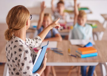 دانش‌آموزان بریتیش کلمبیا با تاخیر به مدرسه‌ها بر‌می‌گردند