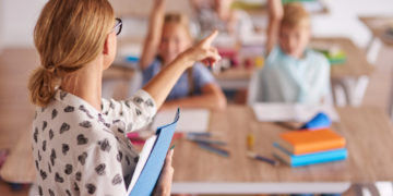 دانش‌آموزان بریتیش کلمبیا با تاخیر به مدرسه‌ها بر‌می‌گردند