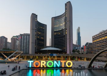 شهرداری تورنتو 461  کارمند واکسینه‌نشده خود را اخراج کرد