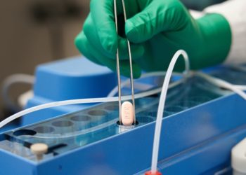 وزارت بهداشت کانادا مجوز استفاده از قرص ضد کرونای فایزر را صادر کرد