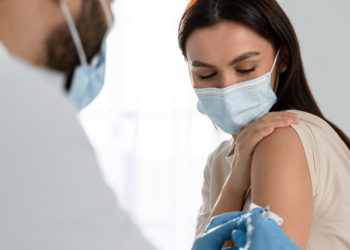 آنتاریو اولویت واکسیناسیون را به کارکنان بخش آموزش و مراقبت از کودکان داد