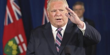 نخست‌وزیر آنتاریو: از واکسن‌گریزها مالیات اضافی نمی‌گیریم