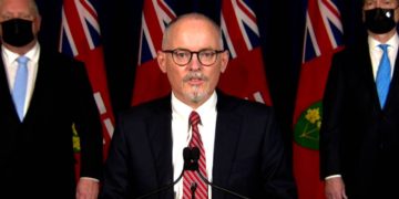 پزشک ارشد آنتاریو: باید زندگی در کنار کرونا را بیاموزیم