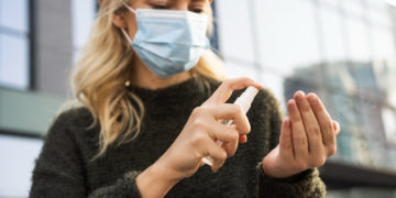 بیشتر کانادایی معتقدند سرانجام کرونا از کوی آنها هم گذر می‌کند!