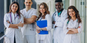 پرستاران دانش‌آموخته در خارج از کانادا در سیستم درمانی آنتاریو به‌کار گرفته می‌شوند