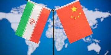 کلید‌واژه‌‌های «غارت» و «ایران‌فروشی» دستاویز رسانه‌ها برای بستن تنها منفذ تنفس اقتصادی مردم