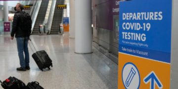 دولت فدرال کانادا برای برداشتن ارایه تست پی‌سی‌آر توسط مسافران کانادایی اقدام کرد