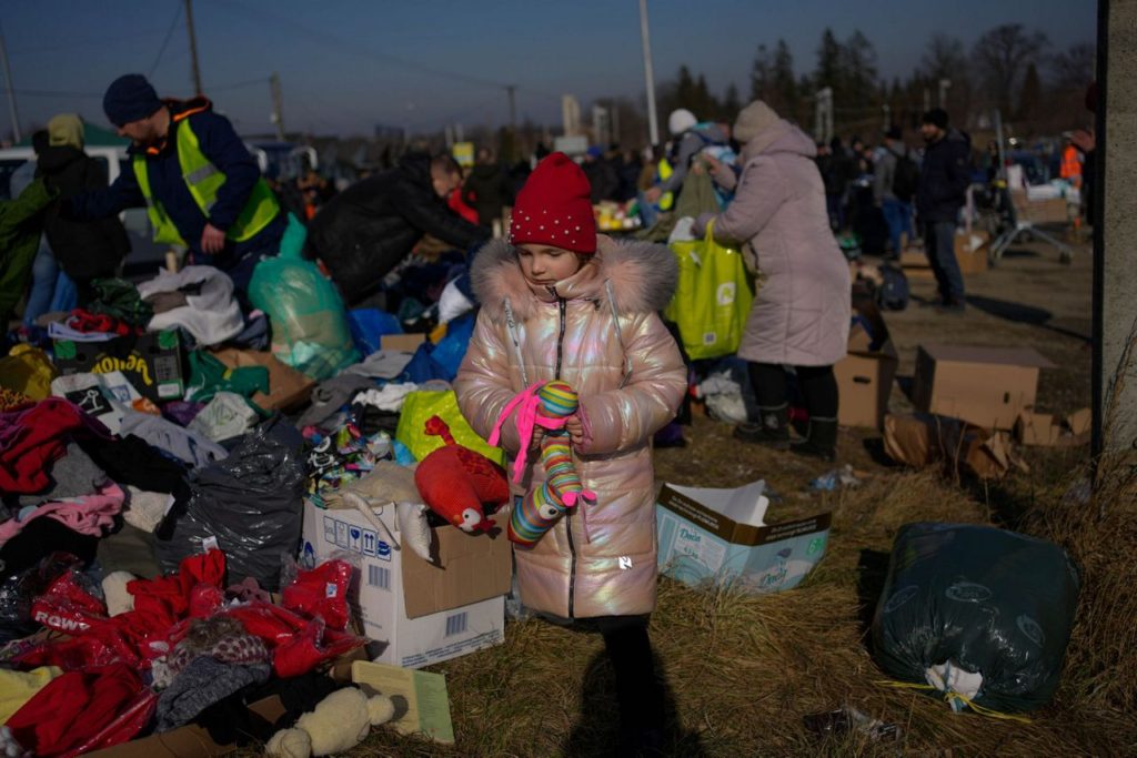 Fleeing to the border Over 150000 Ukrainians seek refuge