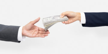 اشتباه فاحش در پرداخت کمک‌های مالی اضطراری؛ صدها نفر ساکن خارج از کانادا بوده‌اند