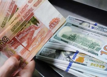 یک سوم از ارزش روبل روسیه کاسته شد