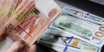 یک سوم از ارزش روبل روسیه کاسته شد