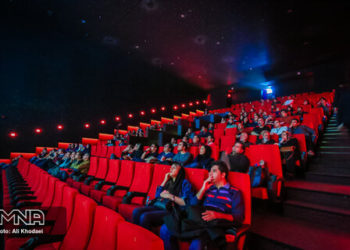 بار دیگر تیغ توقیف بر تن مجروح سینمای ایران؛ چه کسی سینماگران را دوست ندارد؟