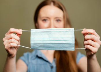 آنتاریو به‌زودی قانون اجباری ماسک‌زدن در مراکز همگانی را لغو می‌کند